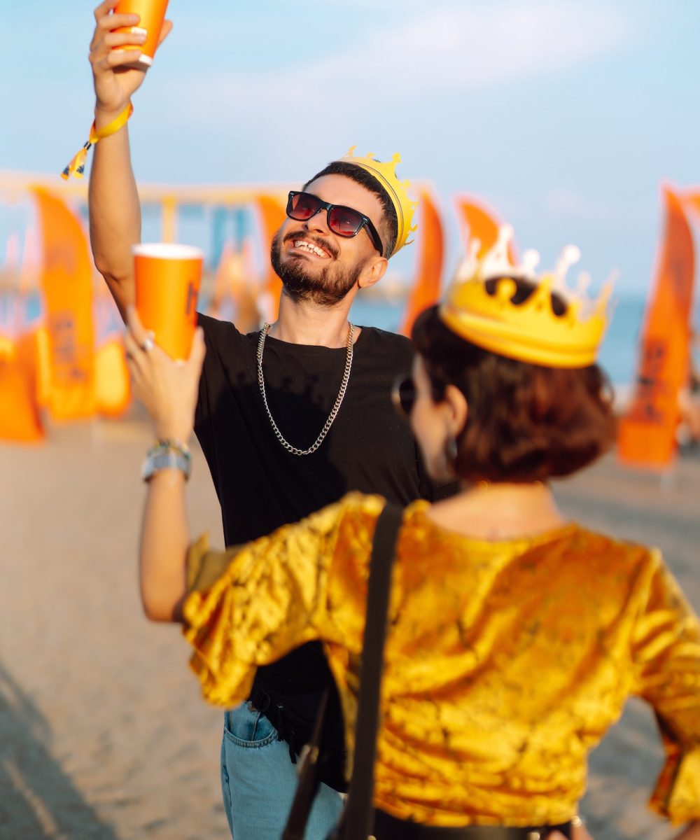 lovely-couple-having-fun-festival-young-friends-with-beer-at-beach-party-summer-holiday-vacation-.jpg